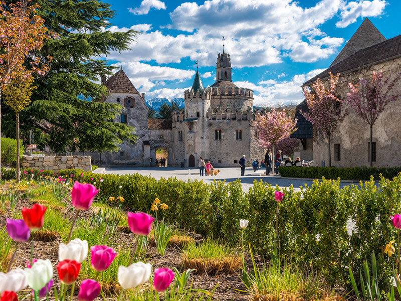 Die Hofburg in Brixen im Frühling - Hotel Sun