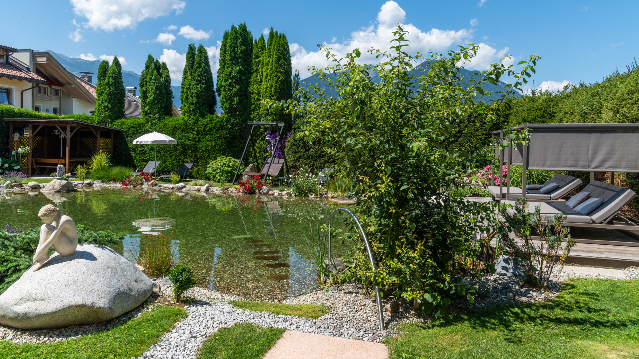 Außenansicht - Badeteich im Grünen - Hotel Sun
