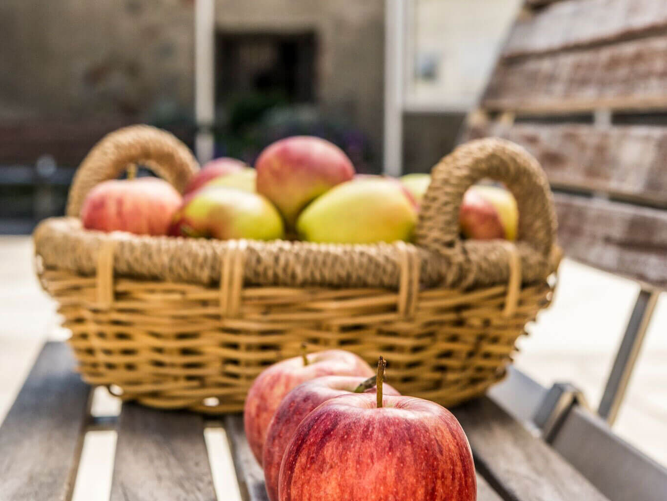 Mele in un cestino - dettaglio - Hotel Sun