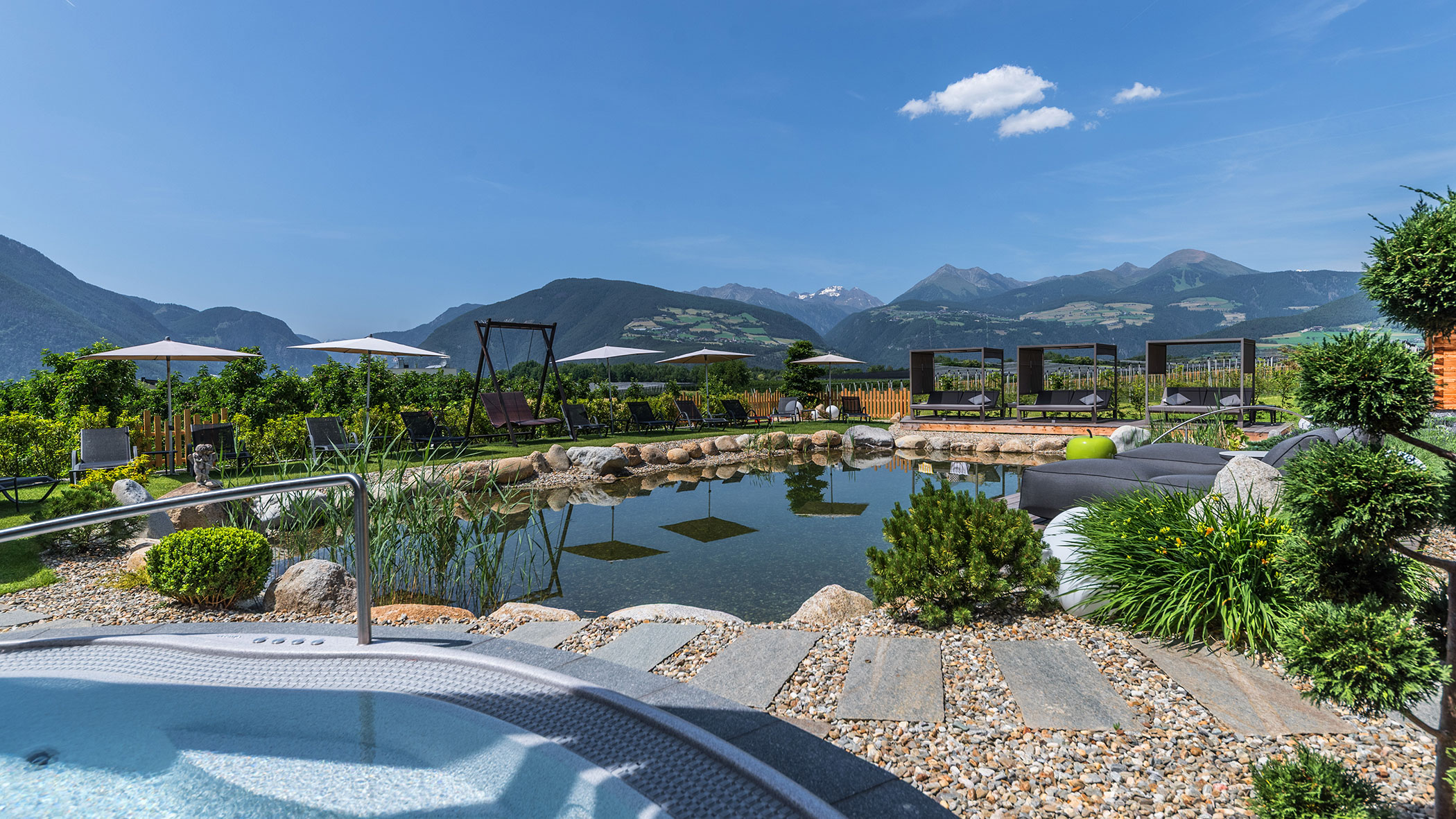 Vista dall'alto - laghetto naturale nel verde - Hotel Sun