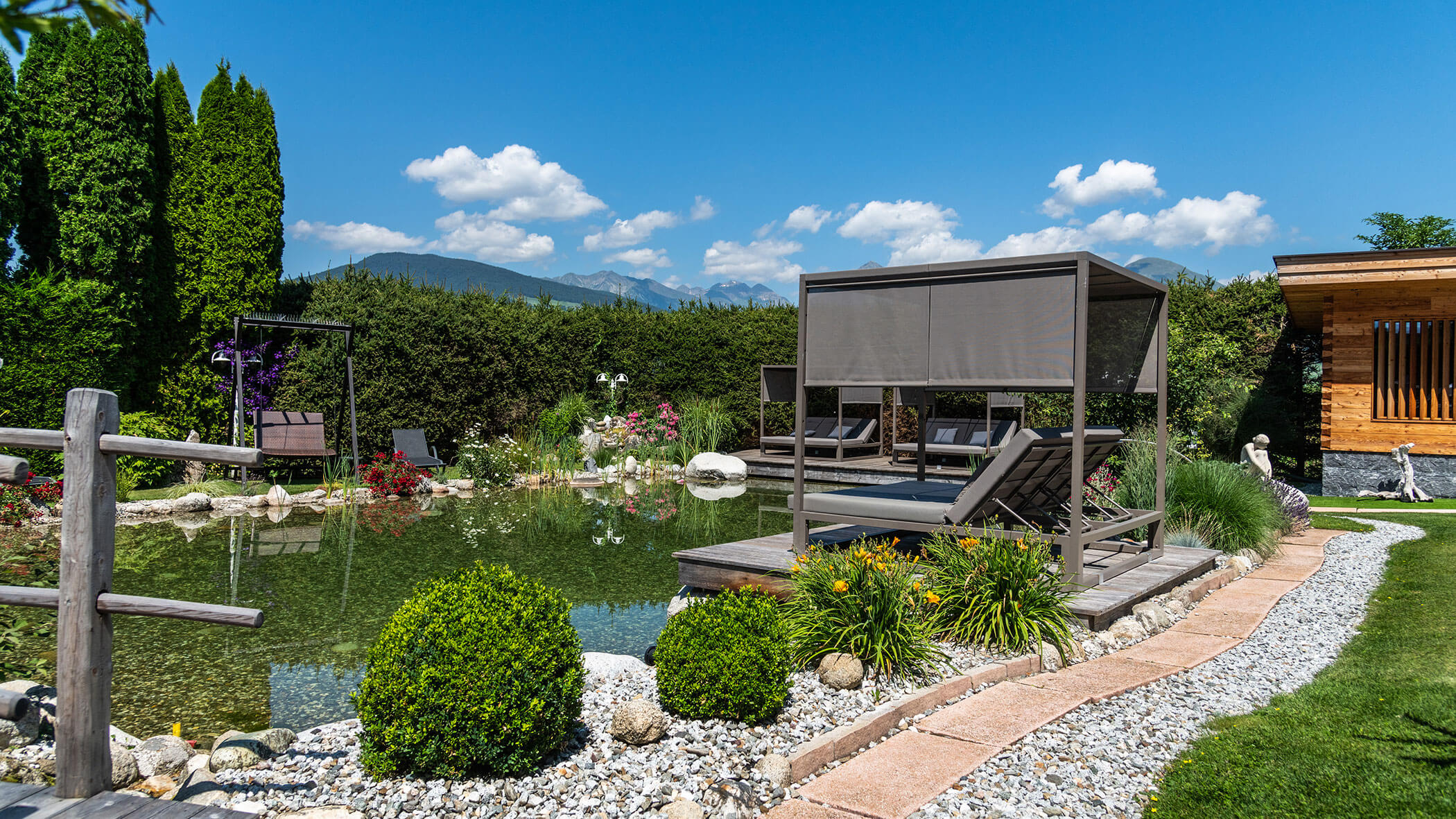 Hotel mit Pool, Naturbade & Schwimmteich in Südtirol Sun