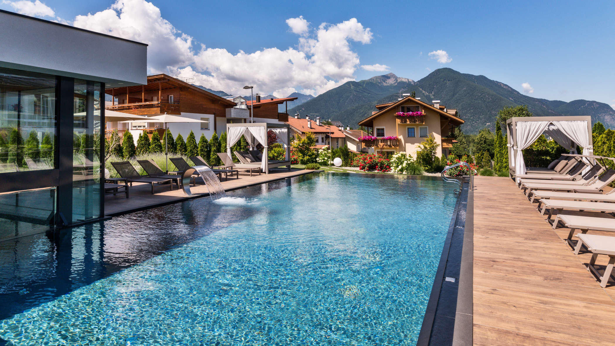 Hotel mit Pool, Naturbade- & Schwimmteich in Südtirol | Sun