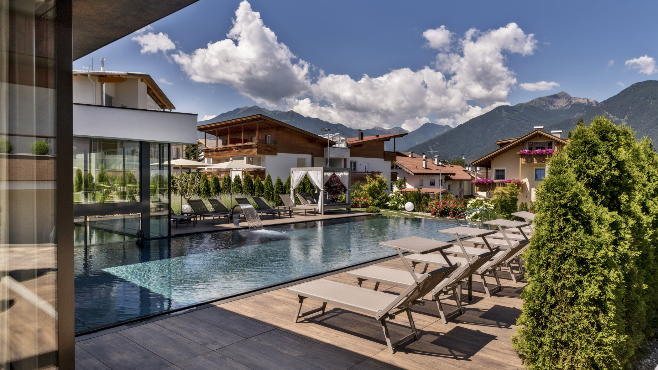 Hotel mit Pool, Naturbade & Schwimmteich in Südtirol Sun