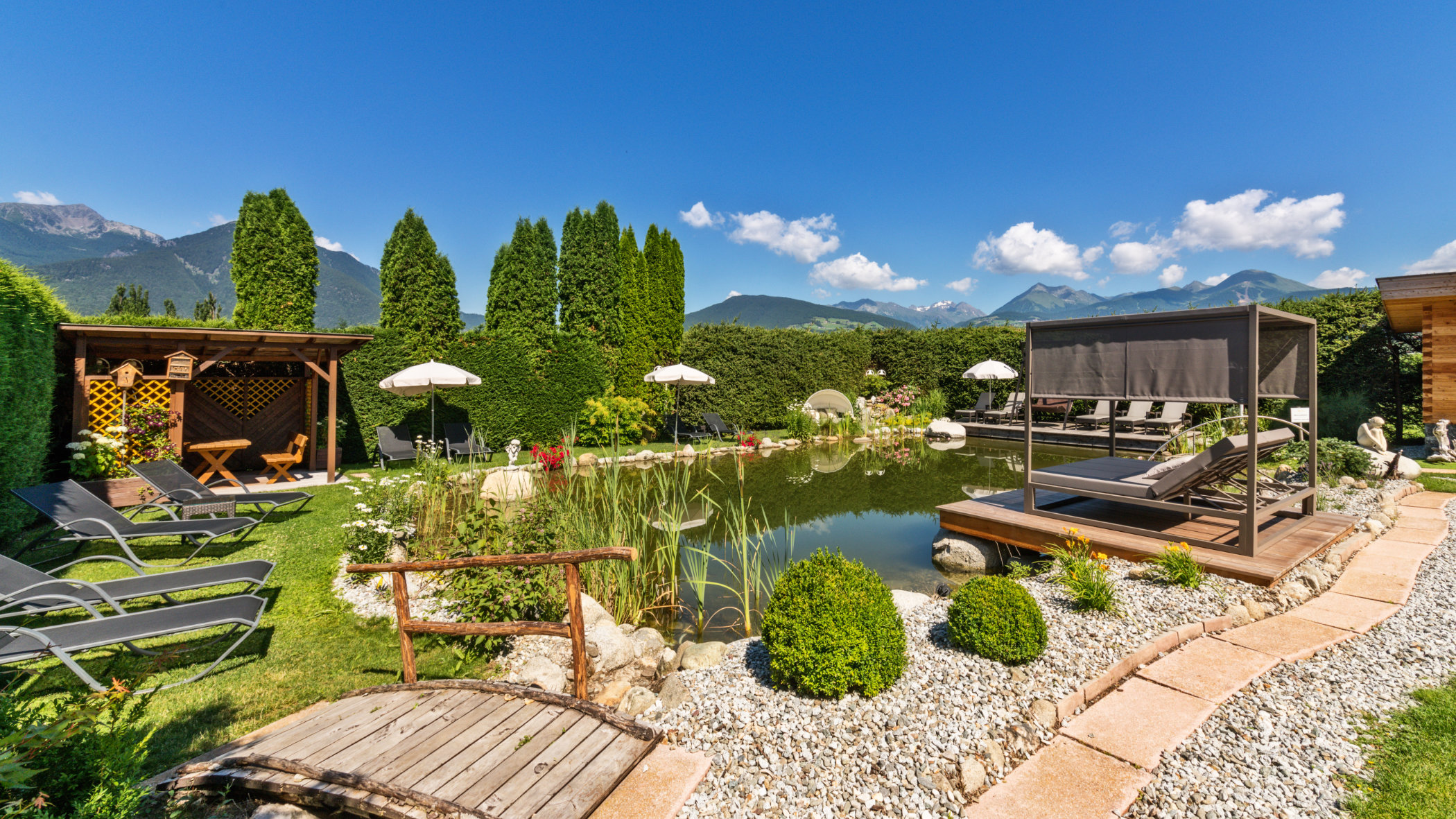 Hotel mit Pool, Naturbade- & Schwimmteich in Südtirol | Sun
