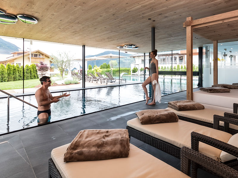 Unser Hotel mit Pool, Naturbade- & Schwimmteich in Südtirol | Sun