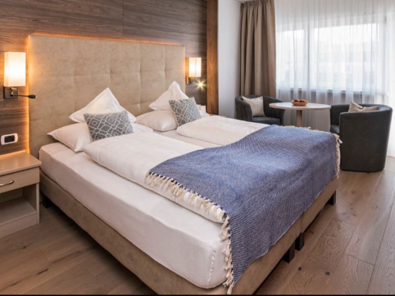 Comfort Pink Lady - Innenansicht - Bett - Hotel Sun