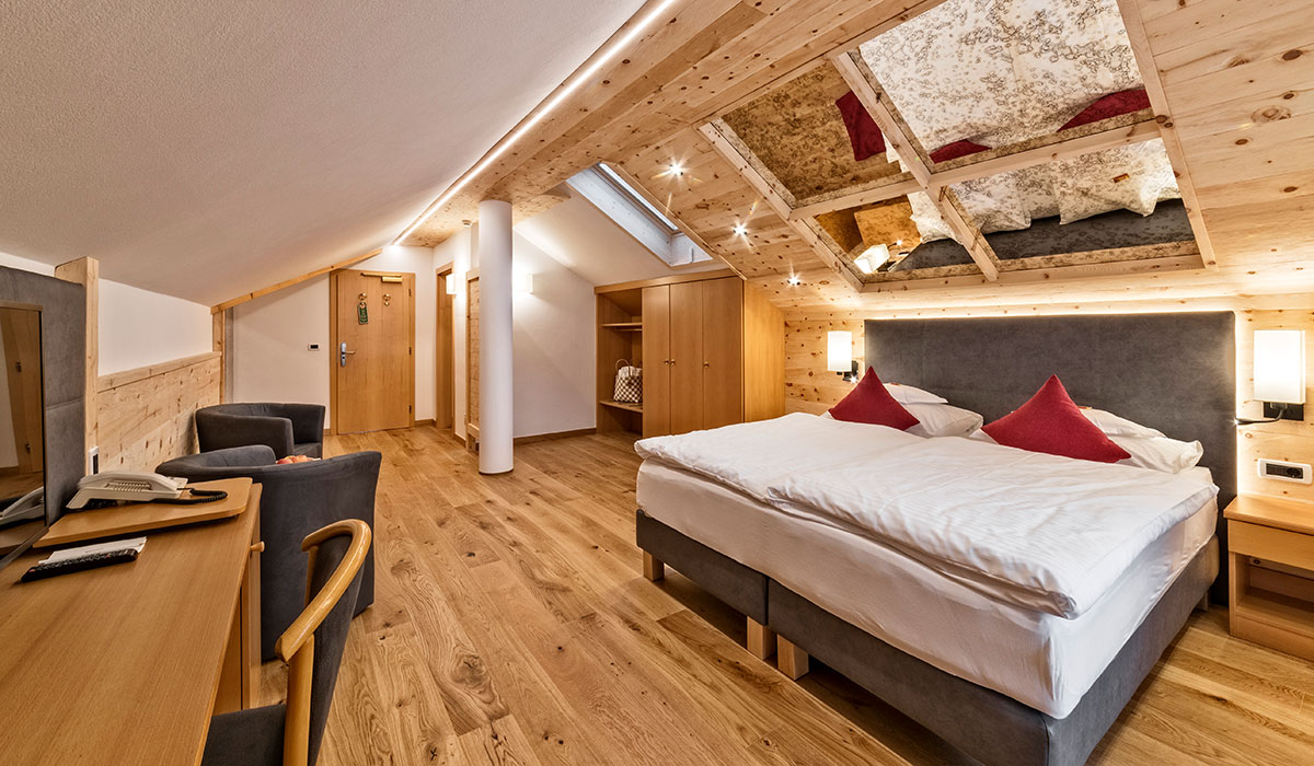 Doppelzimmer Deluxe Pinova - Innenansicht - Schlafzimmer - Hotel Sun